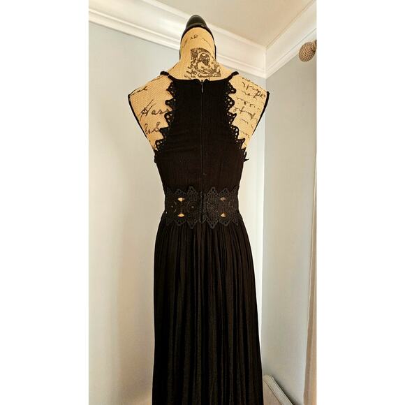 Lulus Black Lace Maxi Dress, This IS Love, Sexy Cutouts Crocheted Trim Sz S New - Picture 10 of 11